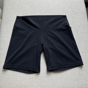Aritzia TnAction Butter 5" Bike Shorts - Black - Large